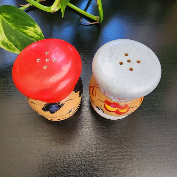 Vintage Salty Peppy Handpainted Carved Salt n Pepper Shakers Mini Short Small - Picture 6 of 11